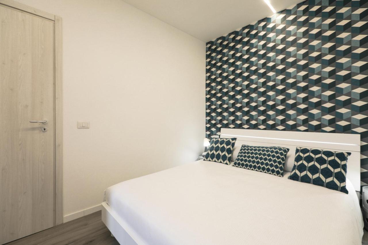 Blue Sapphire Como Cozy Flat In Center Of City Apartment Luaran gambar
