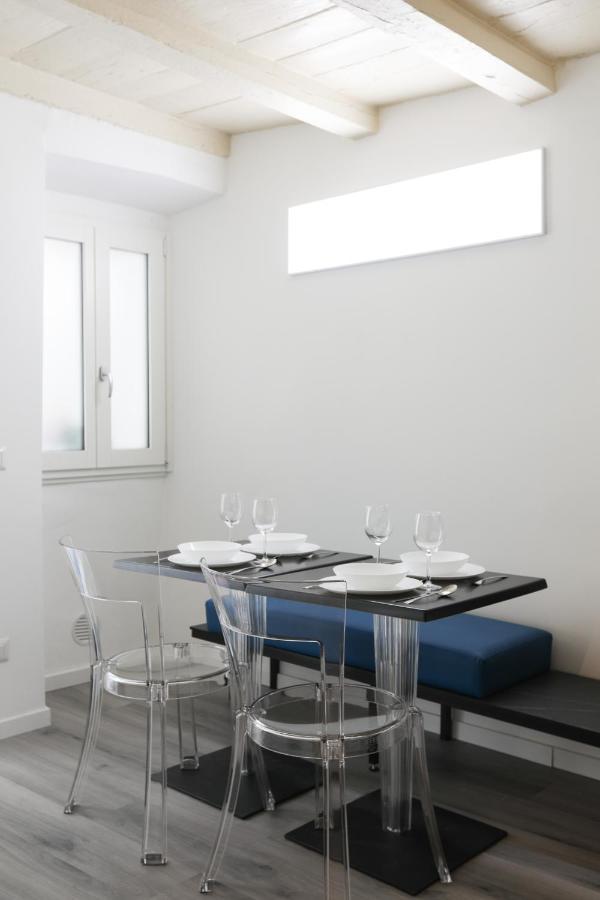 Blue Sapphire Como Cozy Flat In Center Of City Apartment Luaran gambar