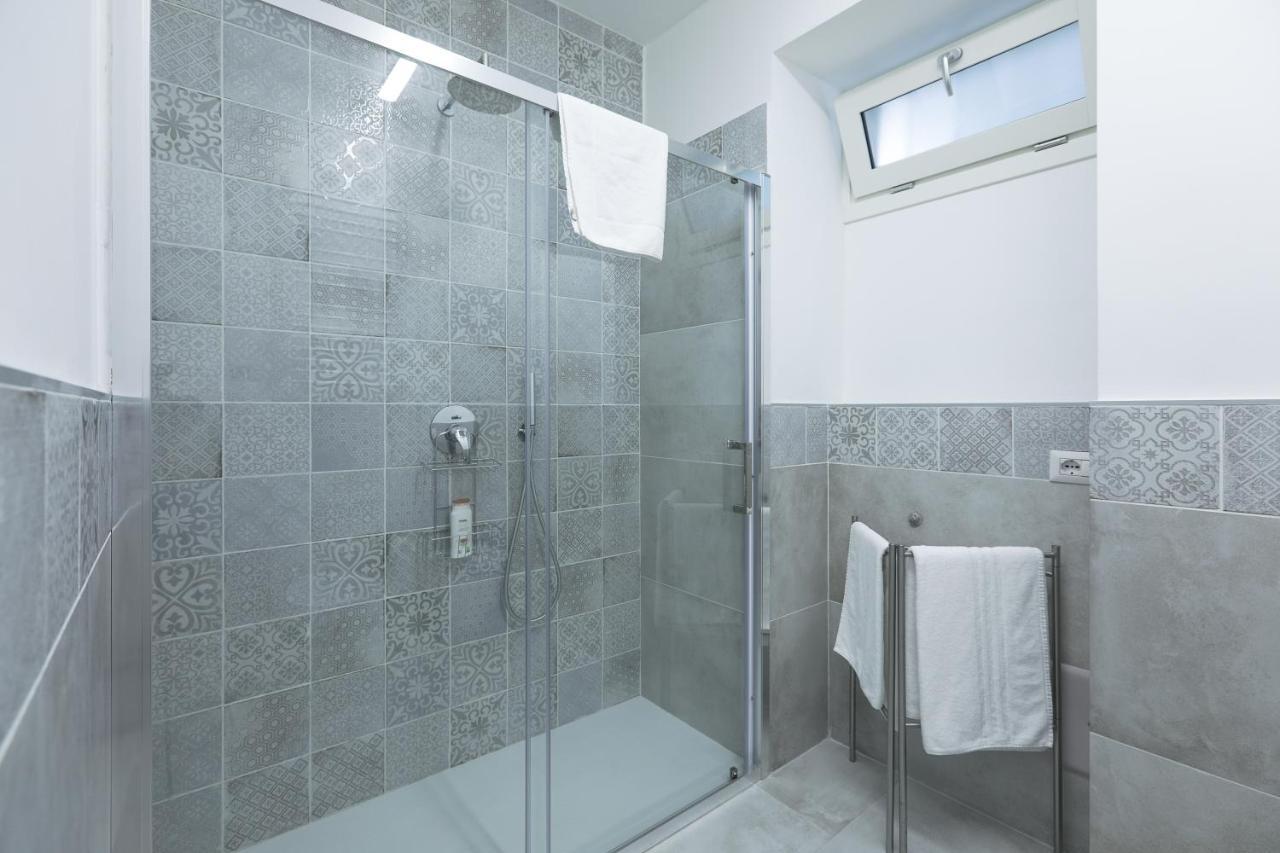Blue Sapphire Como Cozy Flat In Center Of City Apartment Luaran gambar