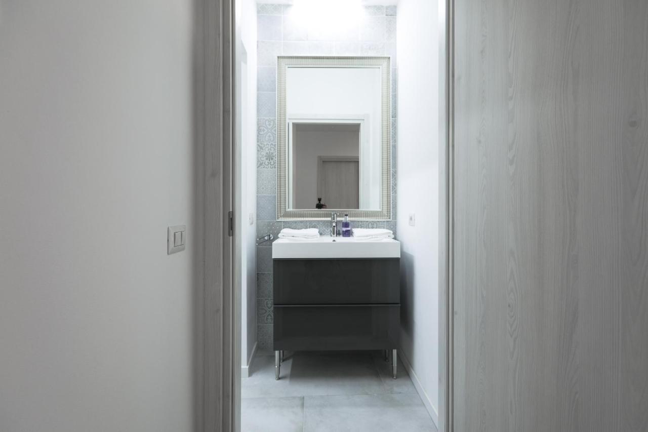 Blue Sapphire Como Cozy Flat In Center Of City Apartment Luaran gambar